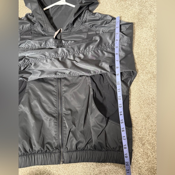 Lululemon Before Dawn Jacket | Size 6 - Picture 13 of 13